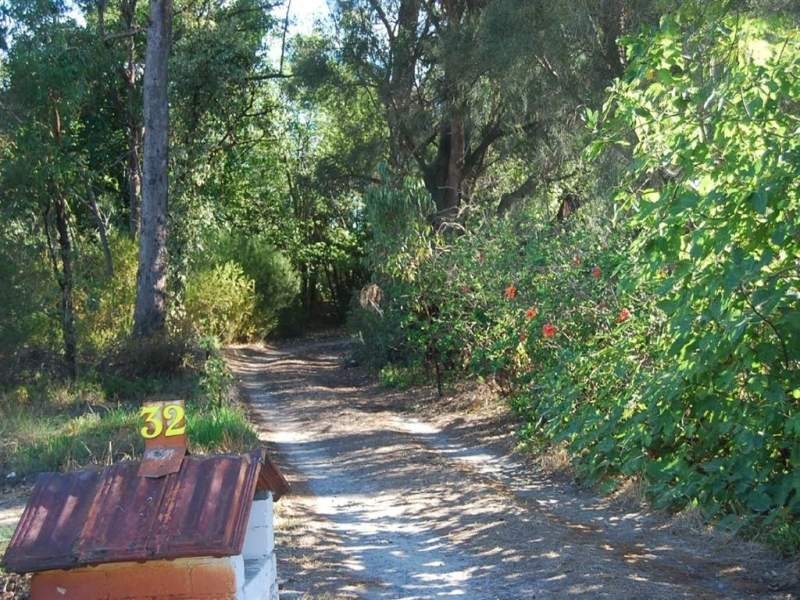 32 Collis Road, Wattleup WA 6166