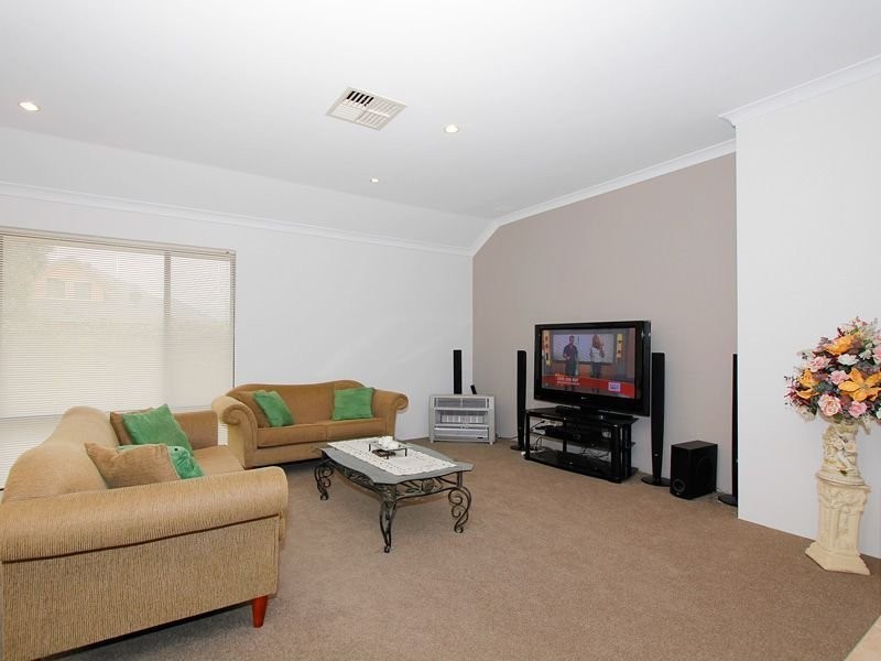 51 Kooralbyn Valley Crescent, Jandakot WA 6164