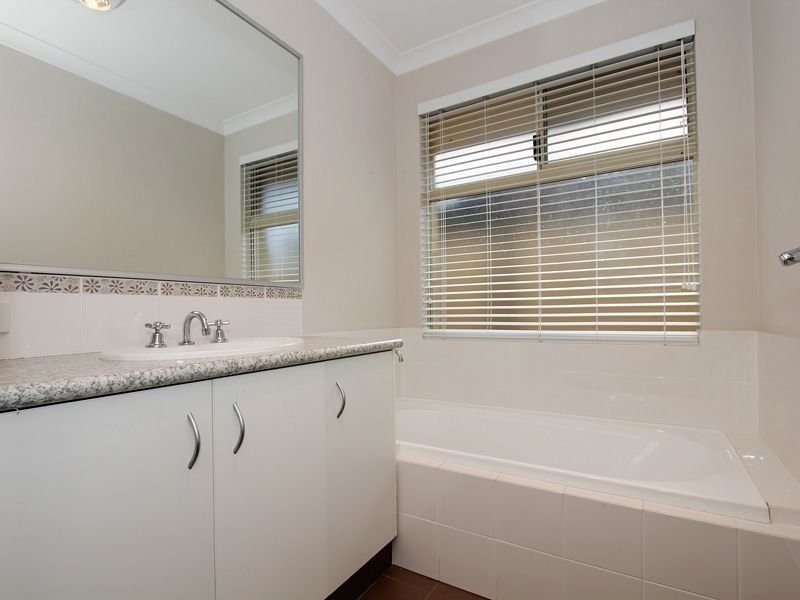 29 St Joseph Fairway, Success WA 6164