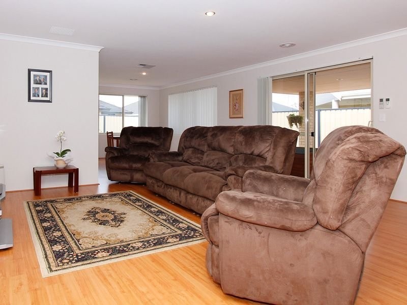 29 St Joseph Fairway, Success WA 6164