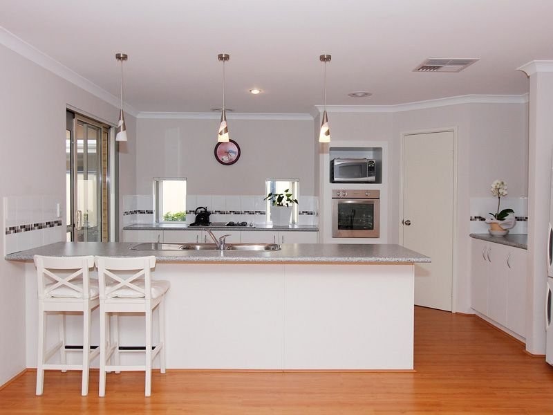 29 St Joseph Fairway, Success WA 6164