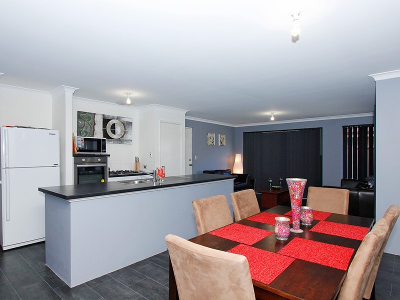 25 Yellowwood Avenue, Piara Waters WA 6112