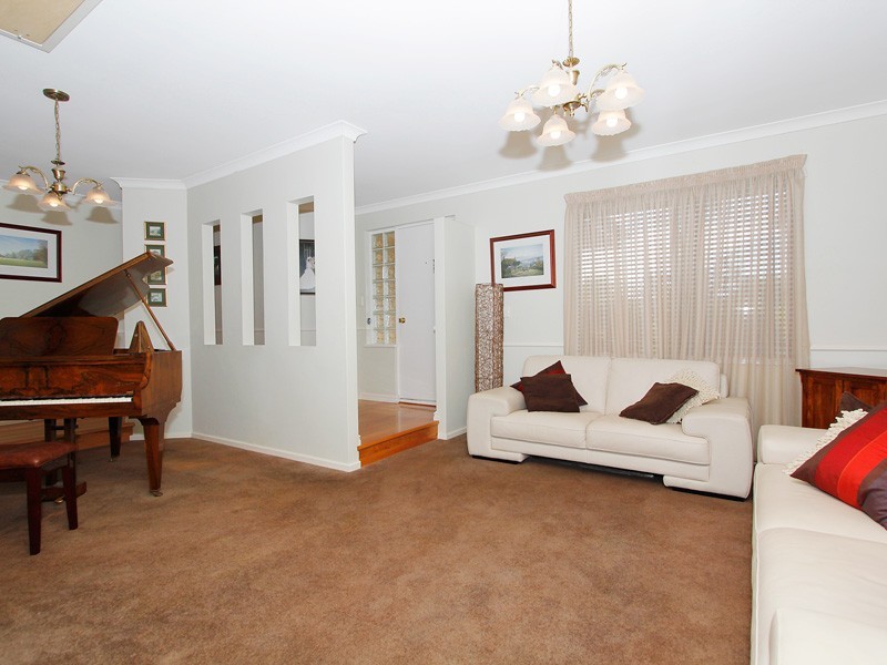 8 Bodella Gardens, Atwell WA 6164