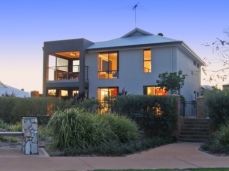 2 Noosa Lane, Aubin Grove WA 6164