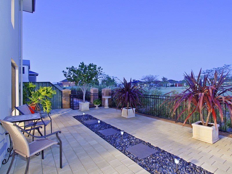 2 Noosa Lane, Aubin Grove WA 6164