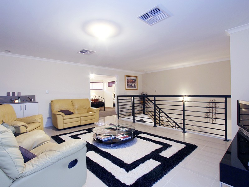 2 Noosa Lane, Aubin Grove WA 6164