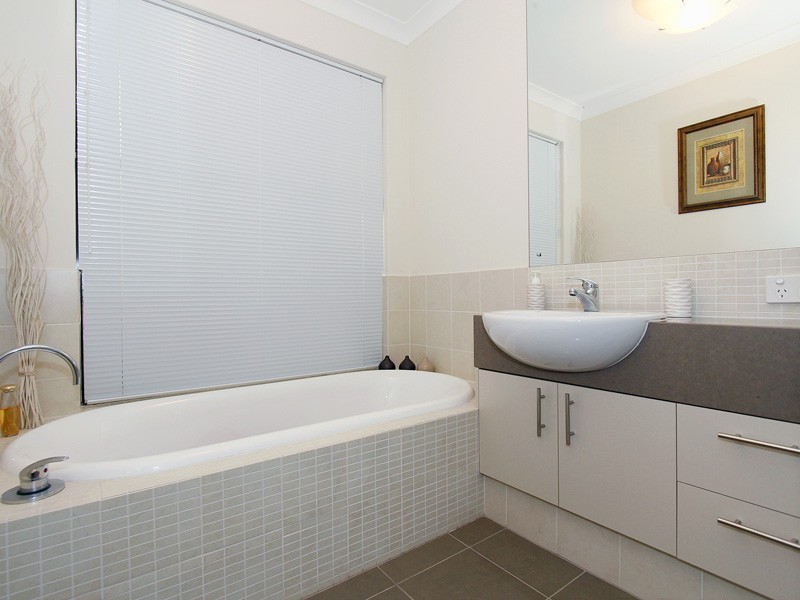 2 Noosa Lane, Aubin Grove WA 6164