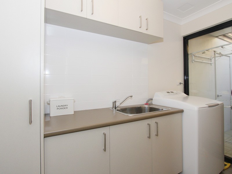 2 Noosa Lane, Aubin Grove WA 6164