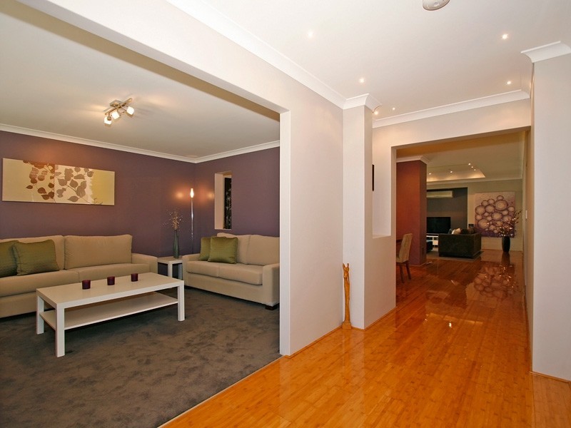 4 Caridean Way, Hammond Park WA 6164