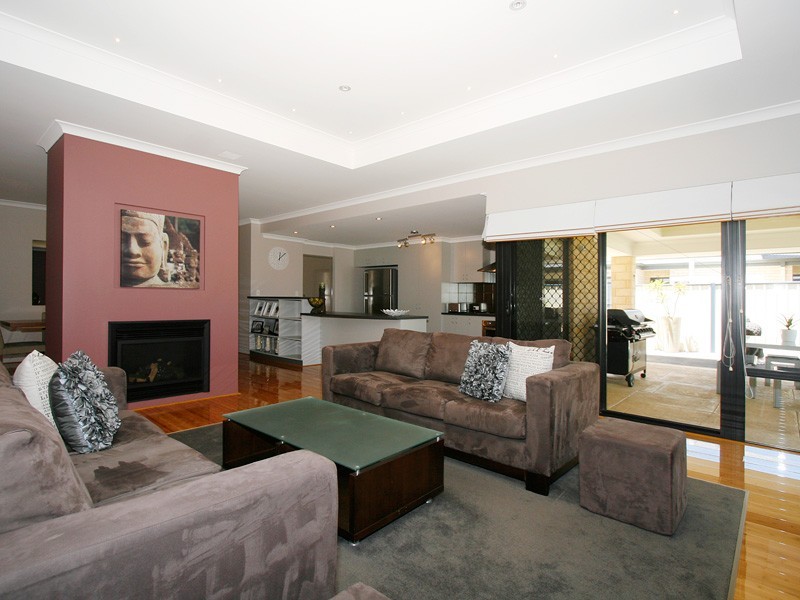 4 Caridean Way, Hammond Park WA 6164