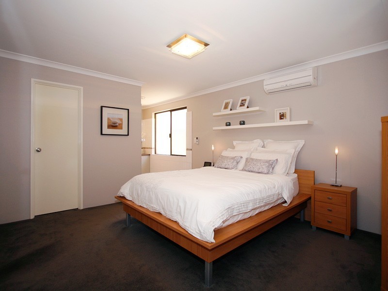 4 Caridean Way, Hammond Park WA 6164