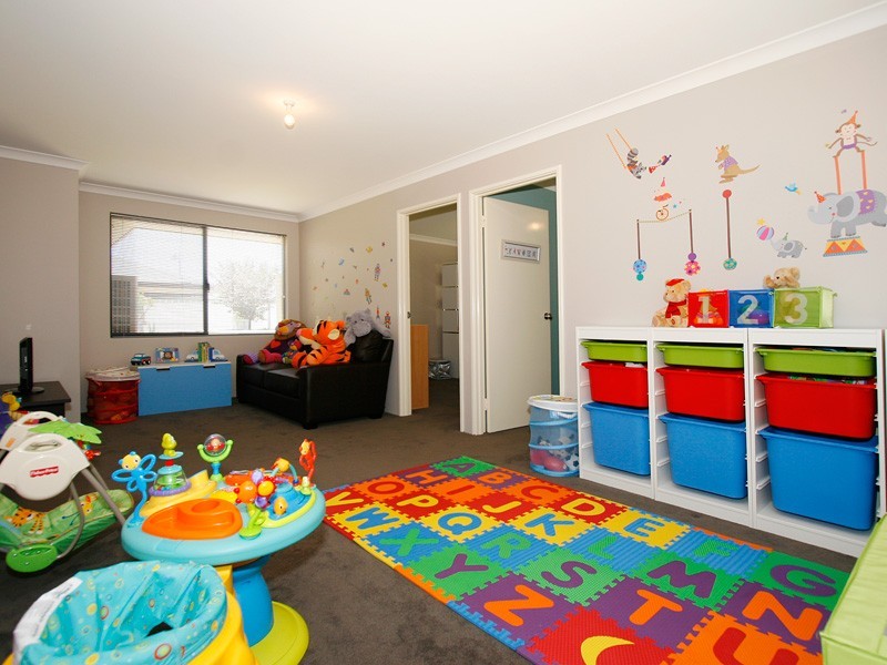 4 Caridean Way, Hammond Park WA 6164
