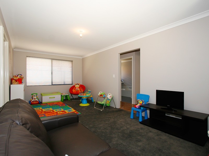 4 Caridean Way, Hammond Park WA 6164