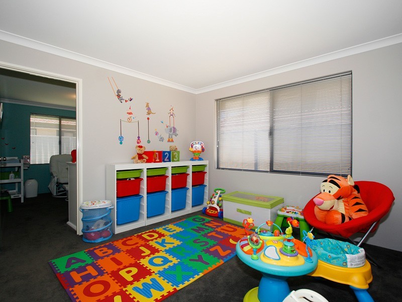 4 Caridean Way, Hammond Park WA 6164