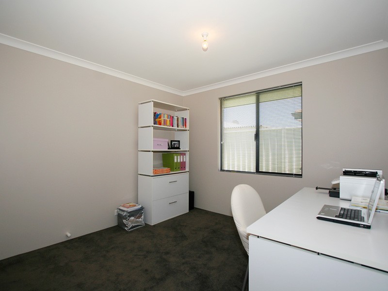 4 Caridean Way, Hammond Park WA 6164