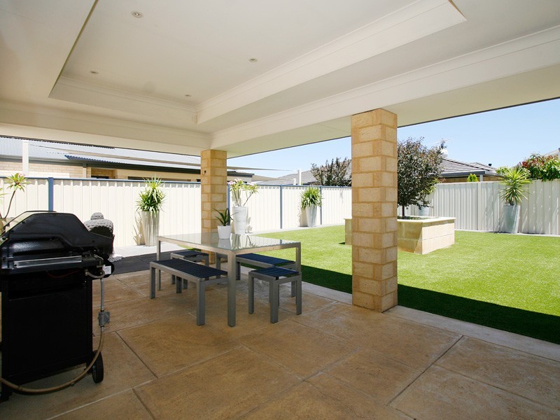 4 Caridean Way, Hammond Park WA 6164
