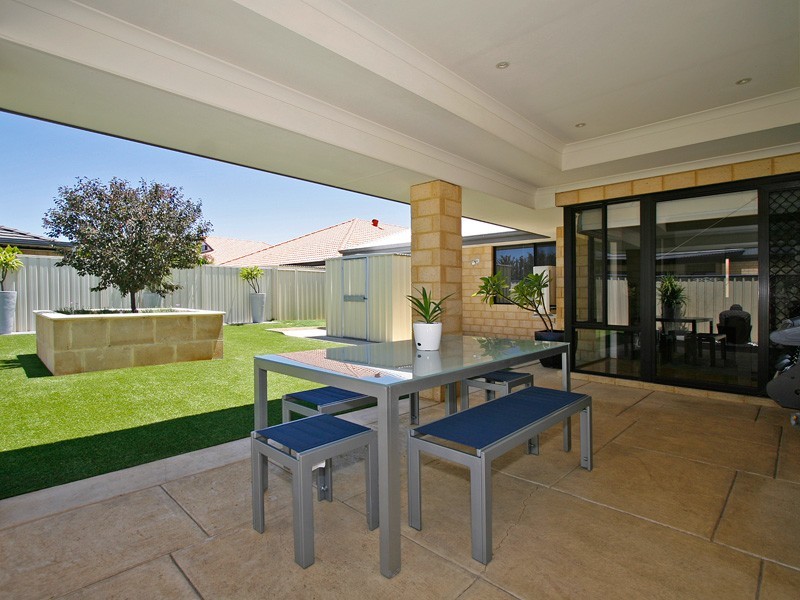 4 Caridean Way, Hammond Park WA 6164