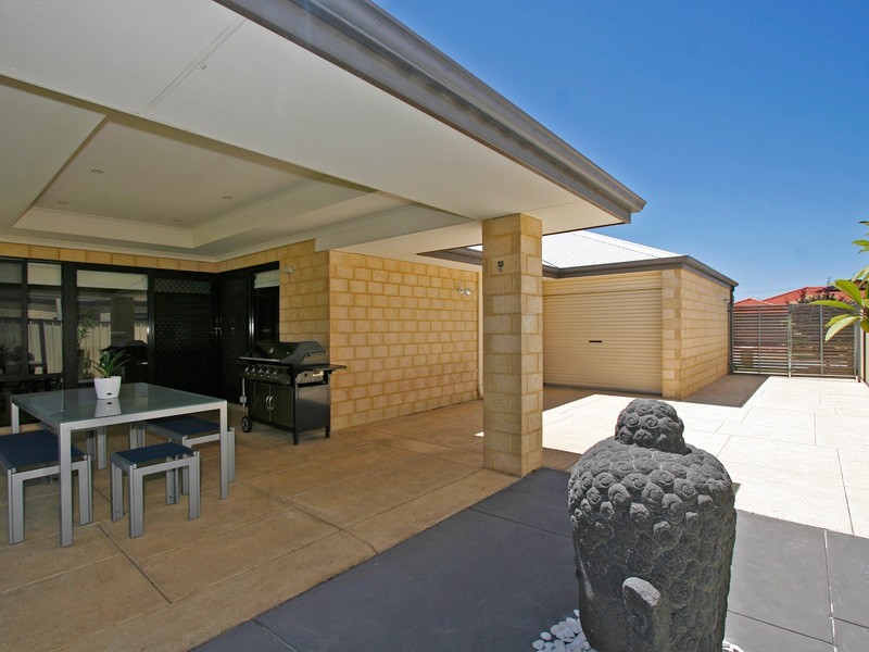 4 Caridean Way, Hammond Park WA 6164