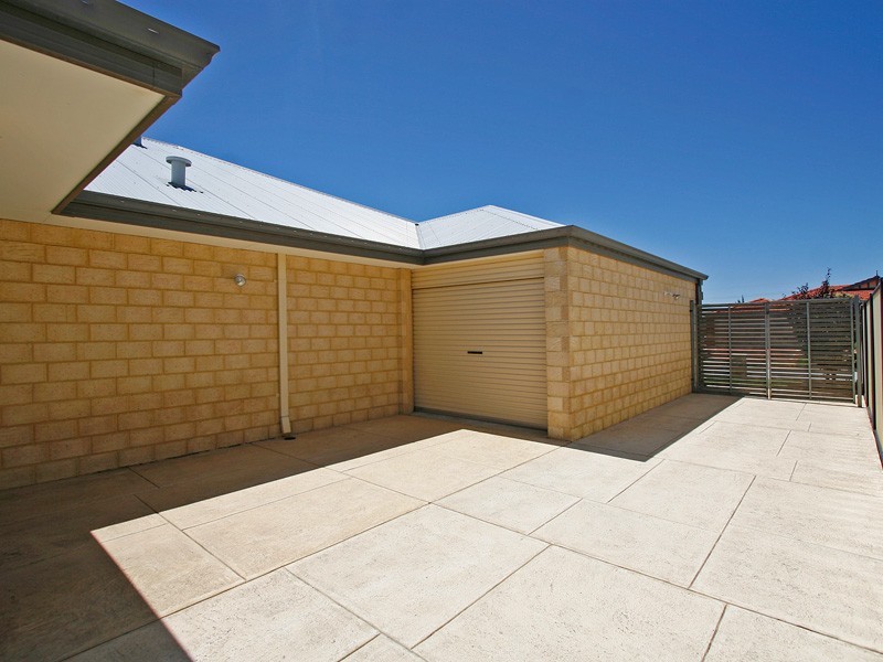4 Caridean Way, Hammond Park WA 6164