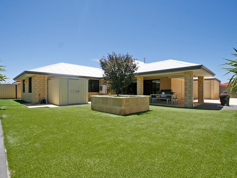 4 Caridean Way, Hammond Park WA 6164