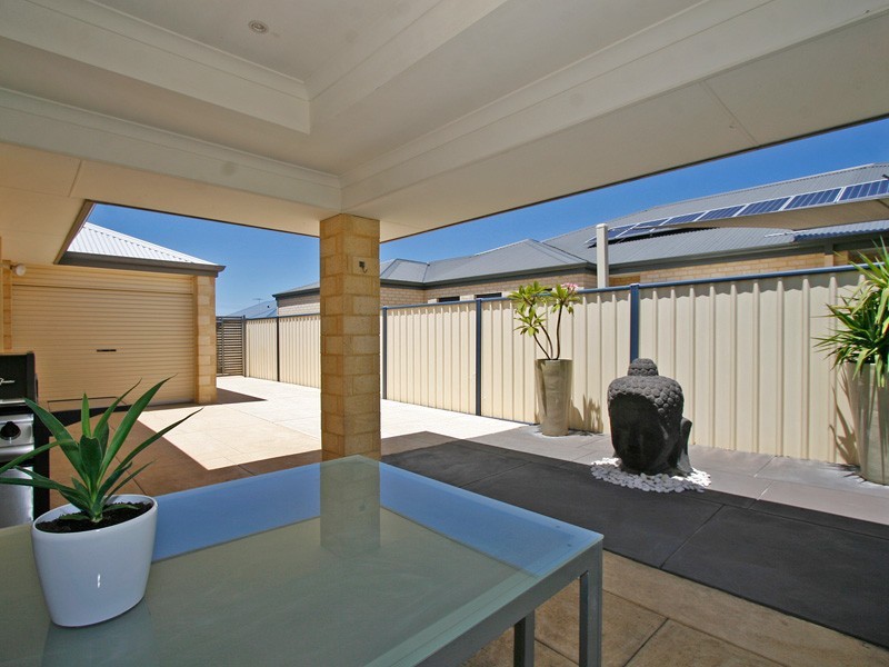 4 Caridean Way, Hammond Park WA 6164