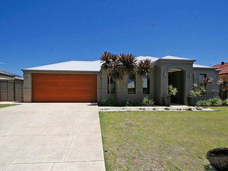 4 Caridean Way, Hammond Park WA 6164