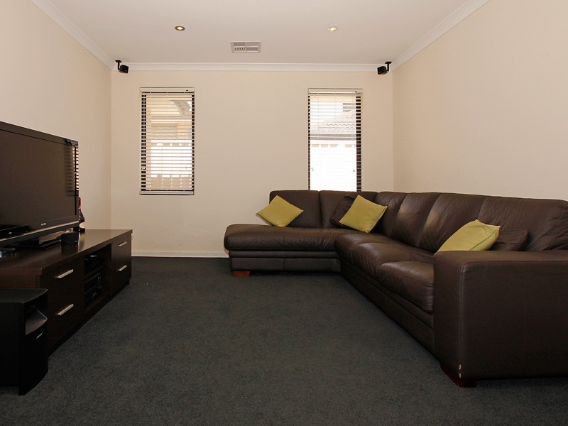 3 Isaac Street, Hammond Park WA 6164