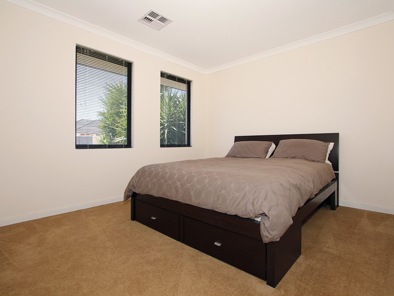 3 Isaac Street, Hammond Park WA 6164