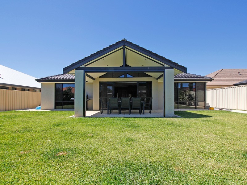 3 Isaac Street, Hammond Park WA 6164