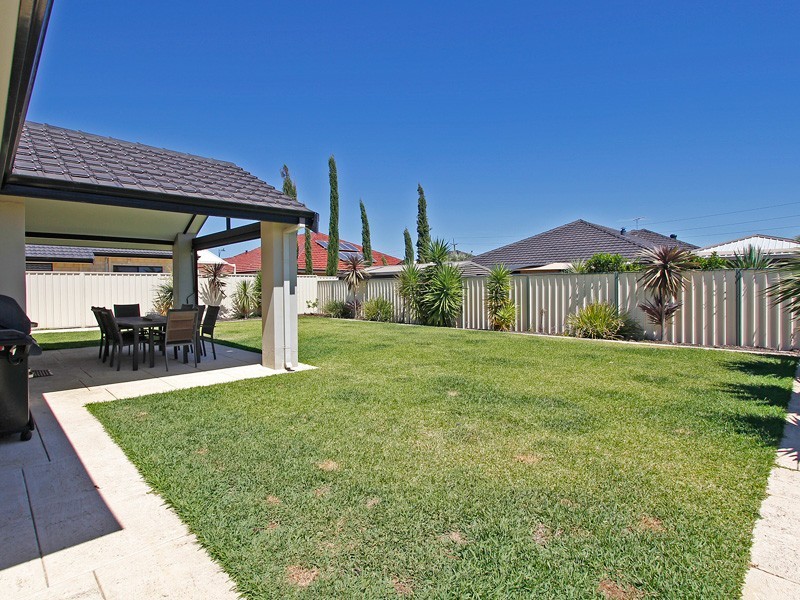 3 Isaac Street, Hammond Park WA 6164