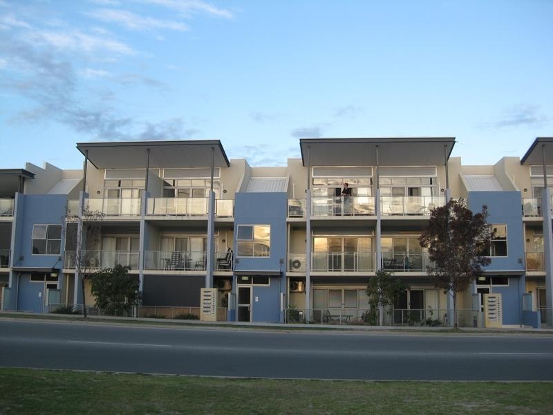 12/105 Wentworth Parade, Success WA 6164
