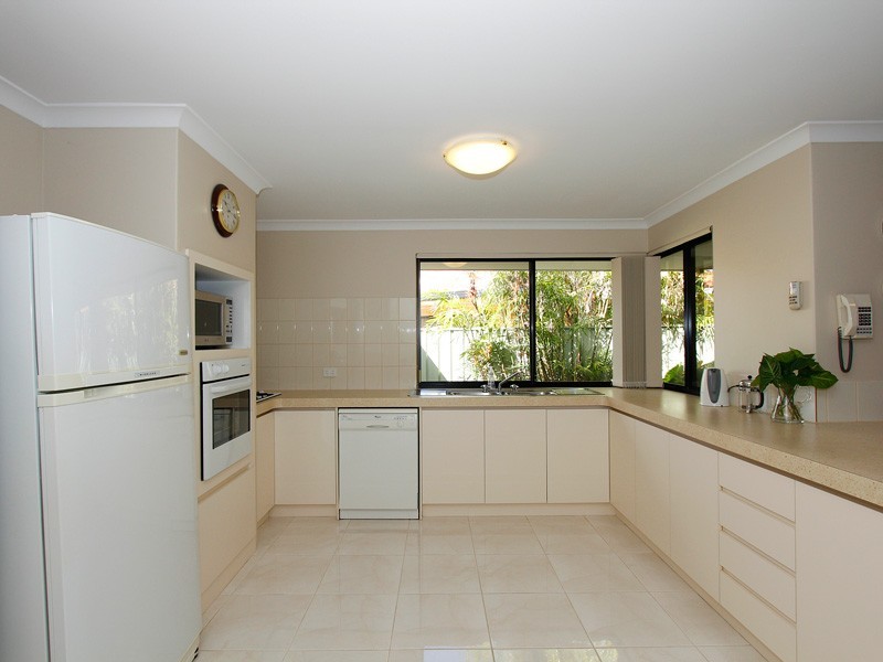 64 Folland Parade, Atwell WA 6164