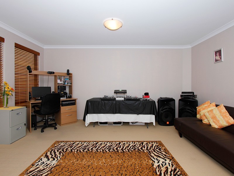 4 New England Vista, Aubin Grove WA 6164