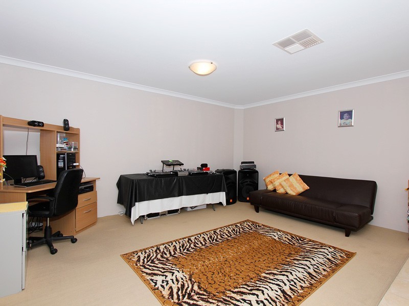 4 New England Vista, Aubin Grove WA 6164