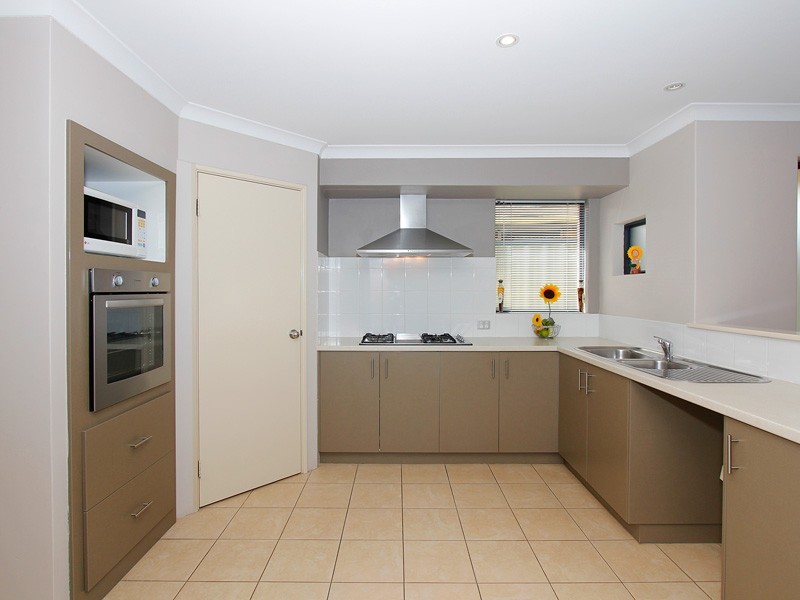 4 New England Vista, Aubin Grove WA 6164