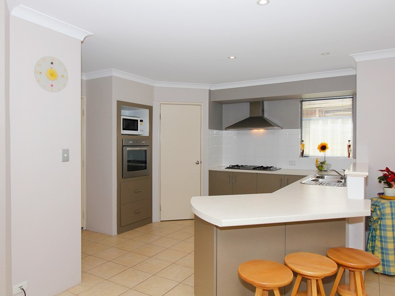 4 New England Vista, Aubin Grove WA 6164