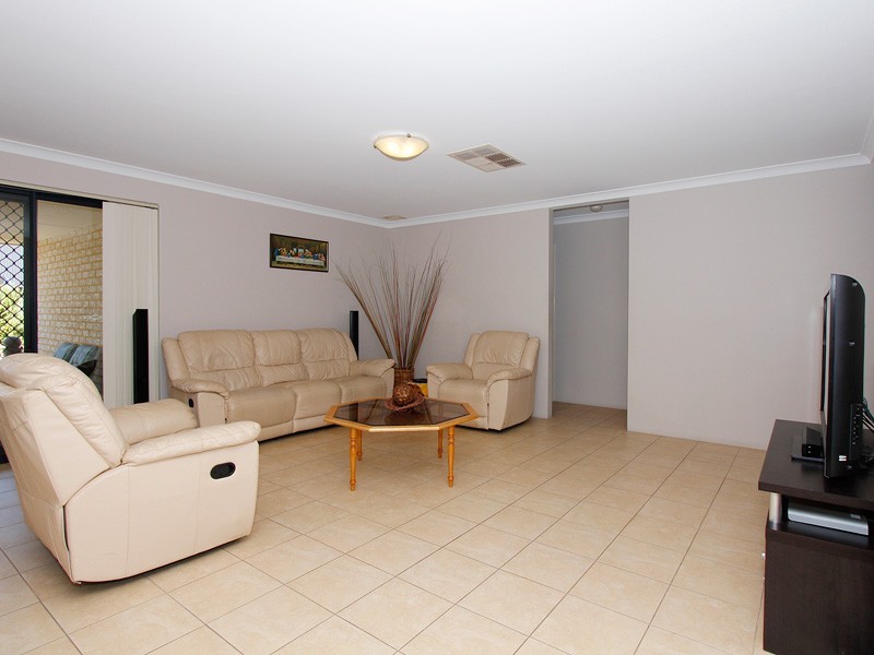 4 New England Vista, Aubin Grove WA 6164