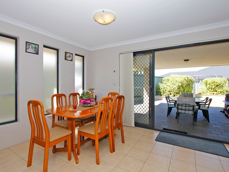 4 New England Vista, Aubin Grove WA 6164