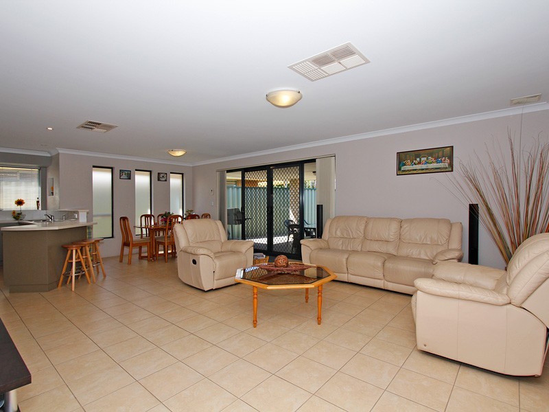 4 New England Vista, Aubin Grove WA 6164