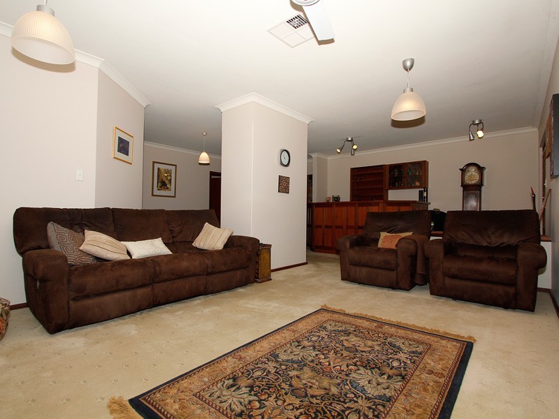10 Lakes Way, Jandakot WA 6164