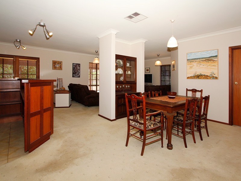 10 Lakes Way, Jandakot WA 6164