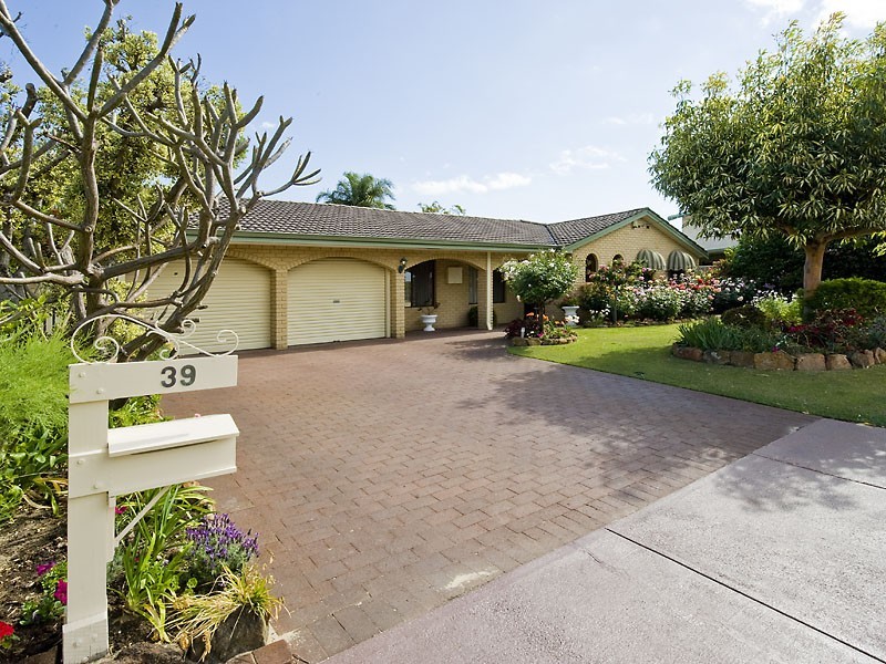 39 Chetwynd Way, Booragoon WA 6154