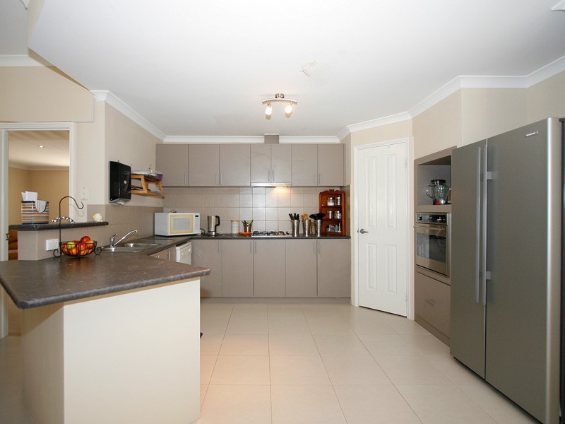 16 Cotter Loop, Success WA 6164