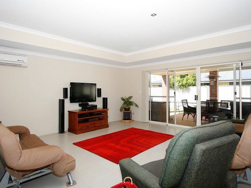 16 Cotter Loop, Success WA 6164