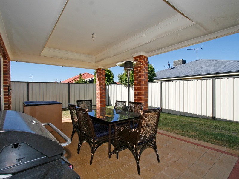 16 Cotter Loop, Success WA 6164