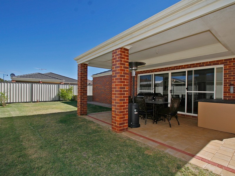 16 Cotter Loop, Success WA 6164