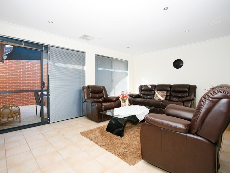 9/18 Serenity Parkway, Hammond Park WA 6164