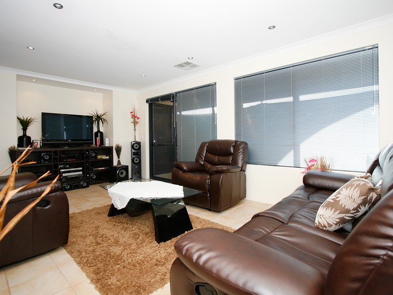 9/18 Serenity Parkway, Hammond Park WA 6164