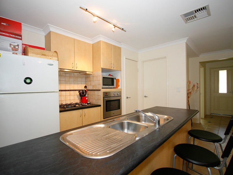 9/18 Serenity Parkway, Hammond Park WA 6164