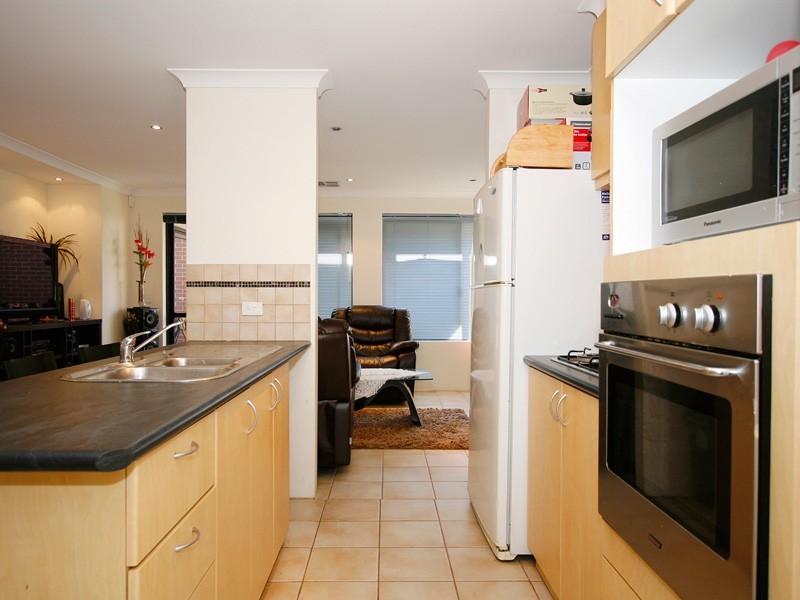 9/18 Serenity Parkway, Hammond Park WA 6164